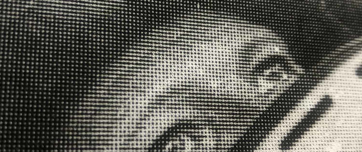 Raster-Siebdruck auf T-Shirt Raster-Siebdruck auf T-Shirt